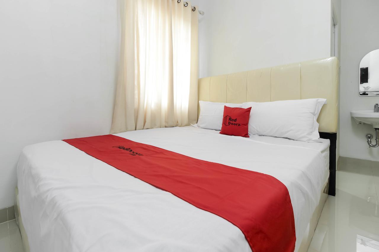 Reddoorz Near Siloam Hospital Palembang Hotel Bagian luar foto